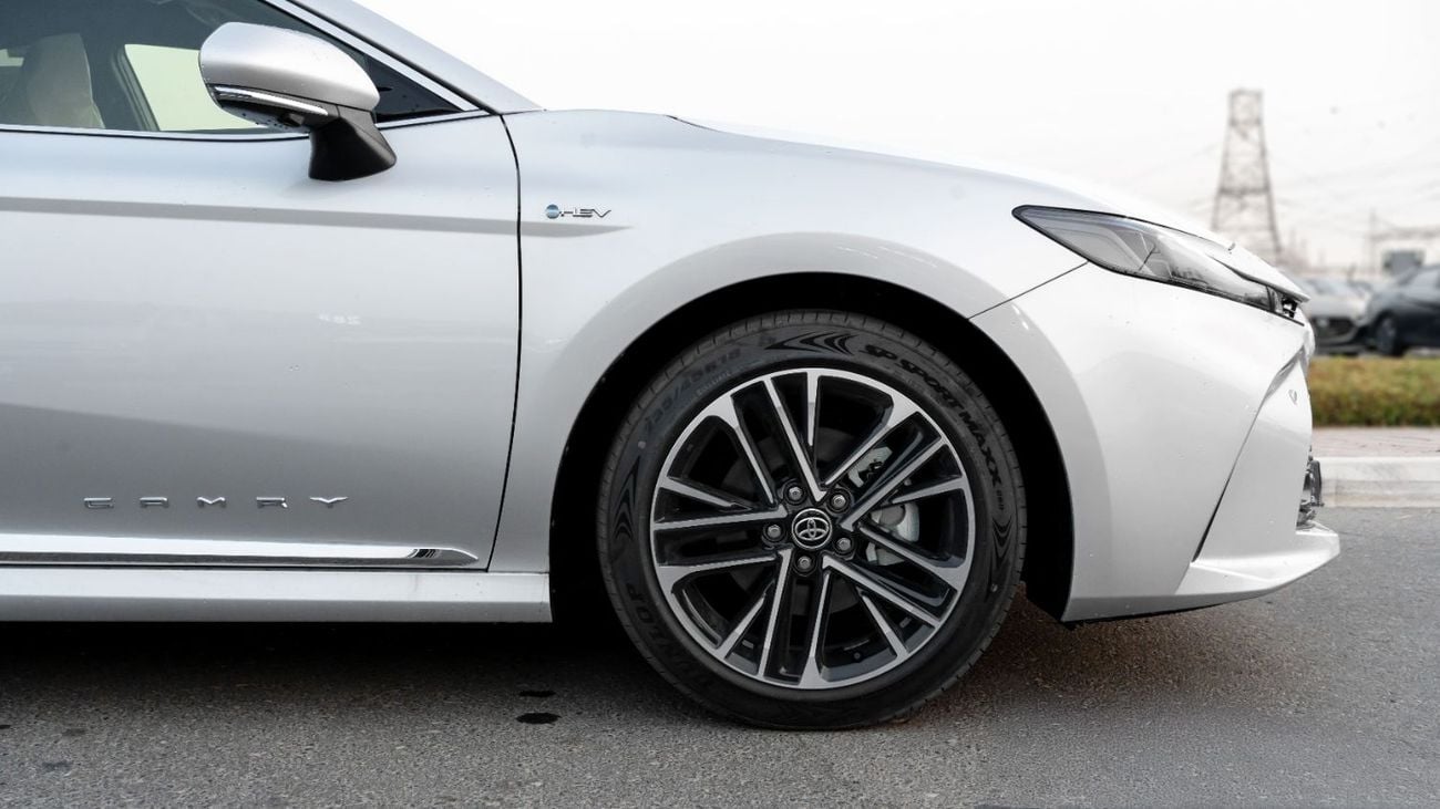 Toyota Camry 2025 Toyota Camry Lumiere 2.5L AT Hybrid (Silver-Tan)