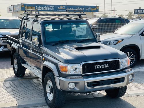 Toyota Land Cruiser Pick Up Toyota Landcruiser double cabin pick up model 2017 Diesel engine color gray  car very good and clean