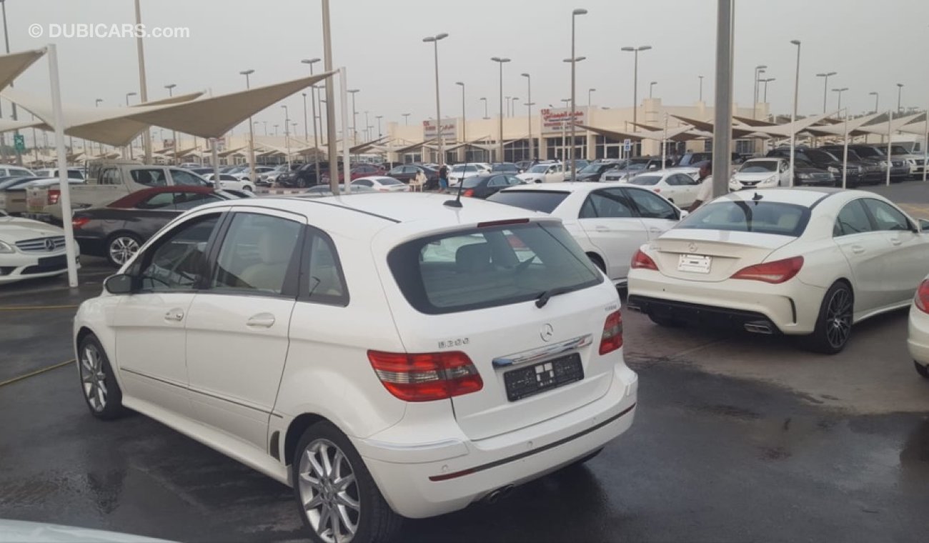 مرسيدس بنز B 200 موديل 2006 خليجي السياره بحاله ممتازه من الداخل والخارج ماشيه 125الف فقط السياره مالك وا