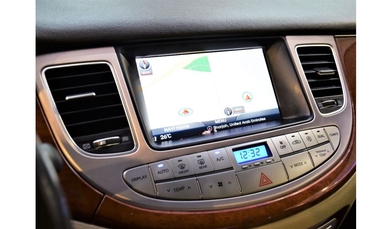 Hyundai Genesis AMAZING Hyundai Genesis 3.8 2014 Model!! in White Color! GCC Specs