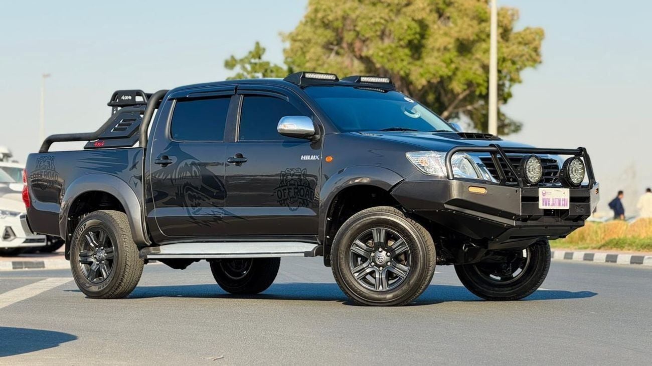 Toyota Hilux PREMIUM BULL BAR WITH LED LIGHTS | 2015 | 3.0L DIESEL ENGINE | AUTOMATIC TRANSMISSION | RHD | DOUBLE