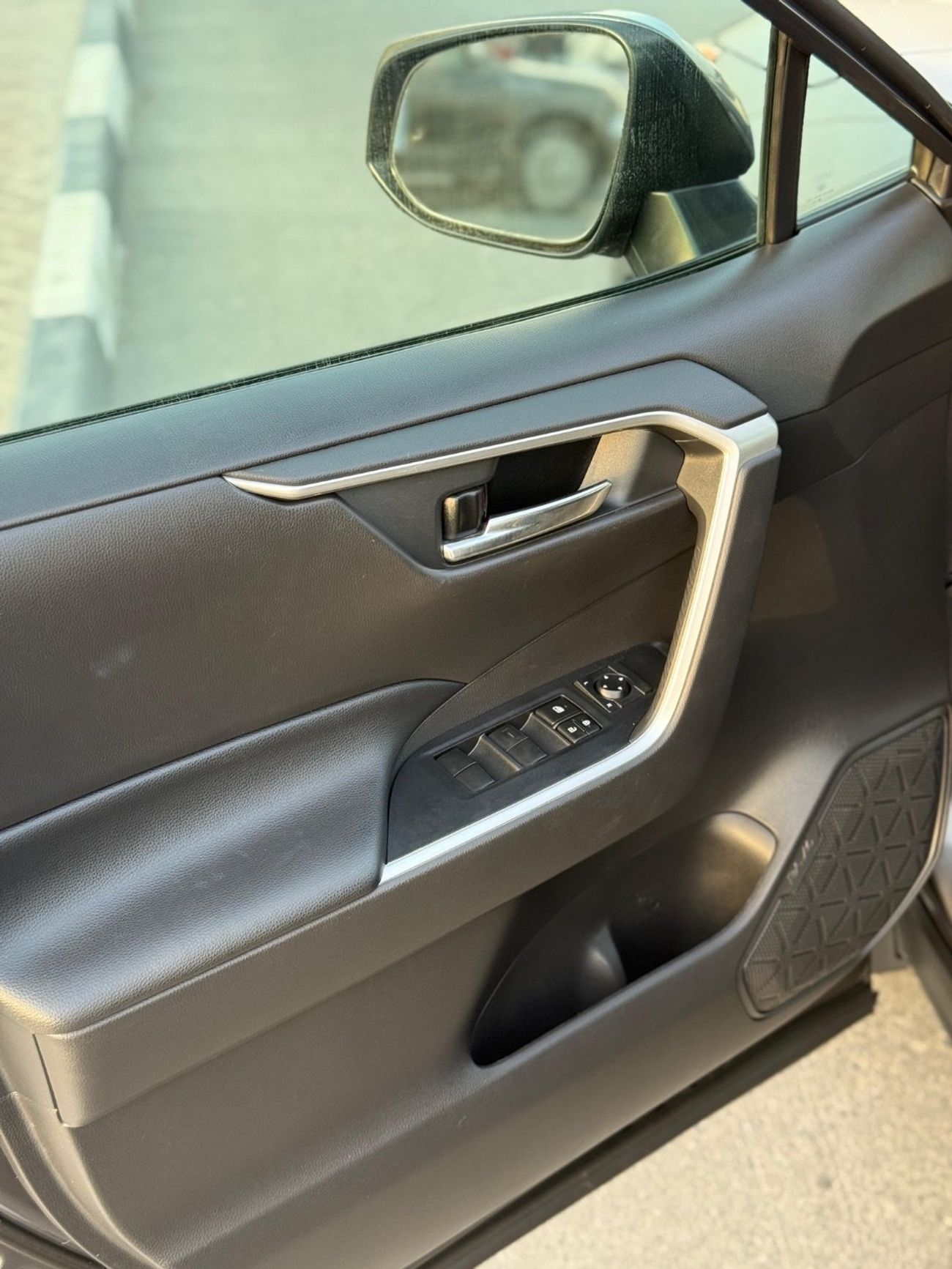 Toyota RAV4 Hybrid XLE 2.5L