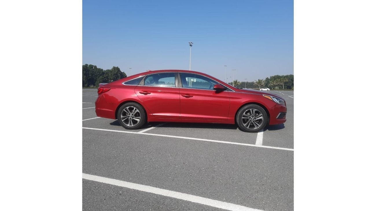 Hyundai Sonata GL Hyundai Sonata Se 2017 Red 2.4L 4 vin: 5NPE24AF4HH495067   ( UAS_ SPEC) VERY GOOD CONDITION