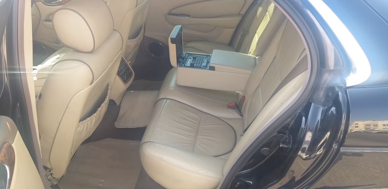 Jaguar XJ8 GCC Jaguar XJ8 Sovereign