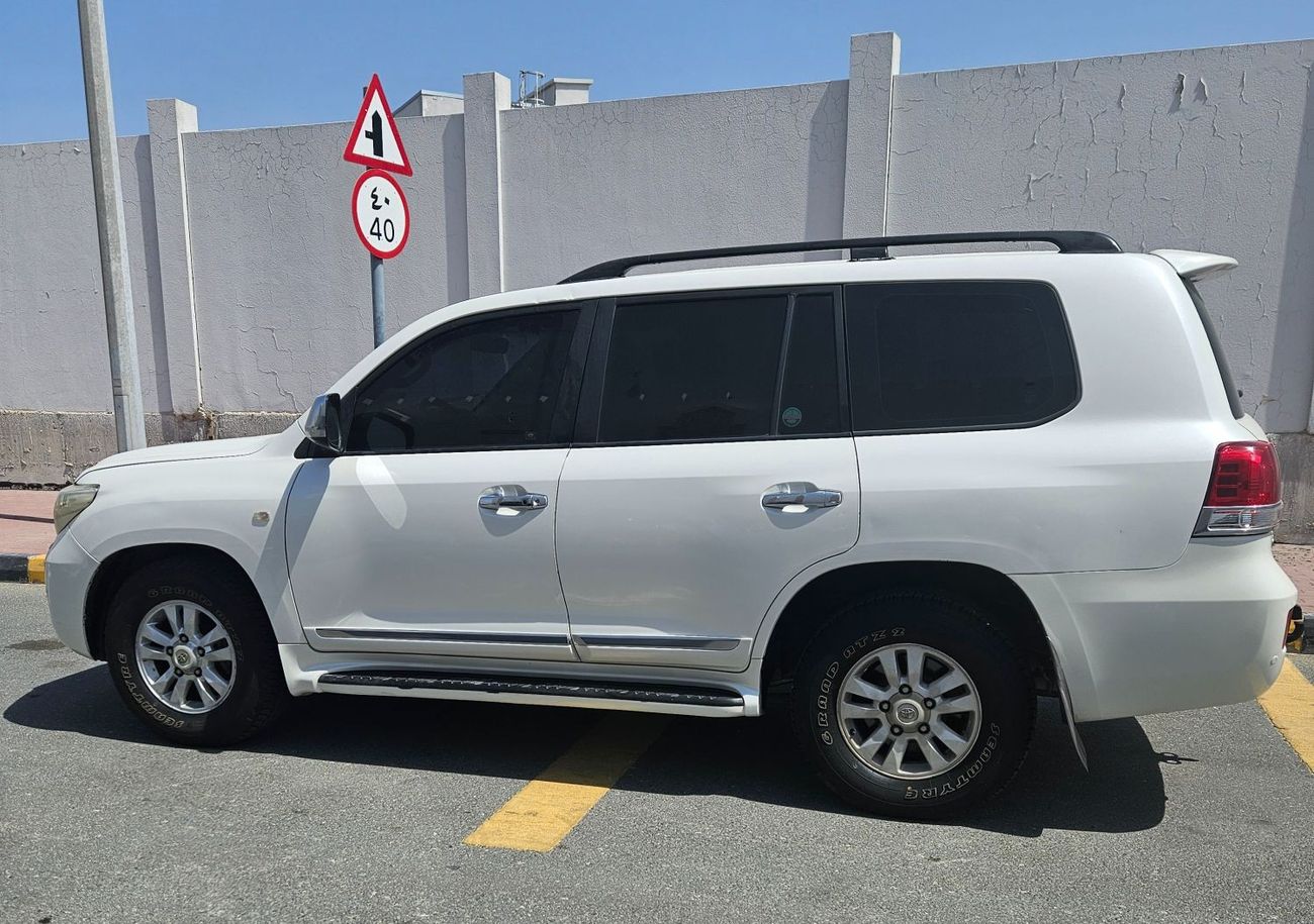 Toyota Land Cruiser model 2009 v6