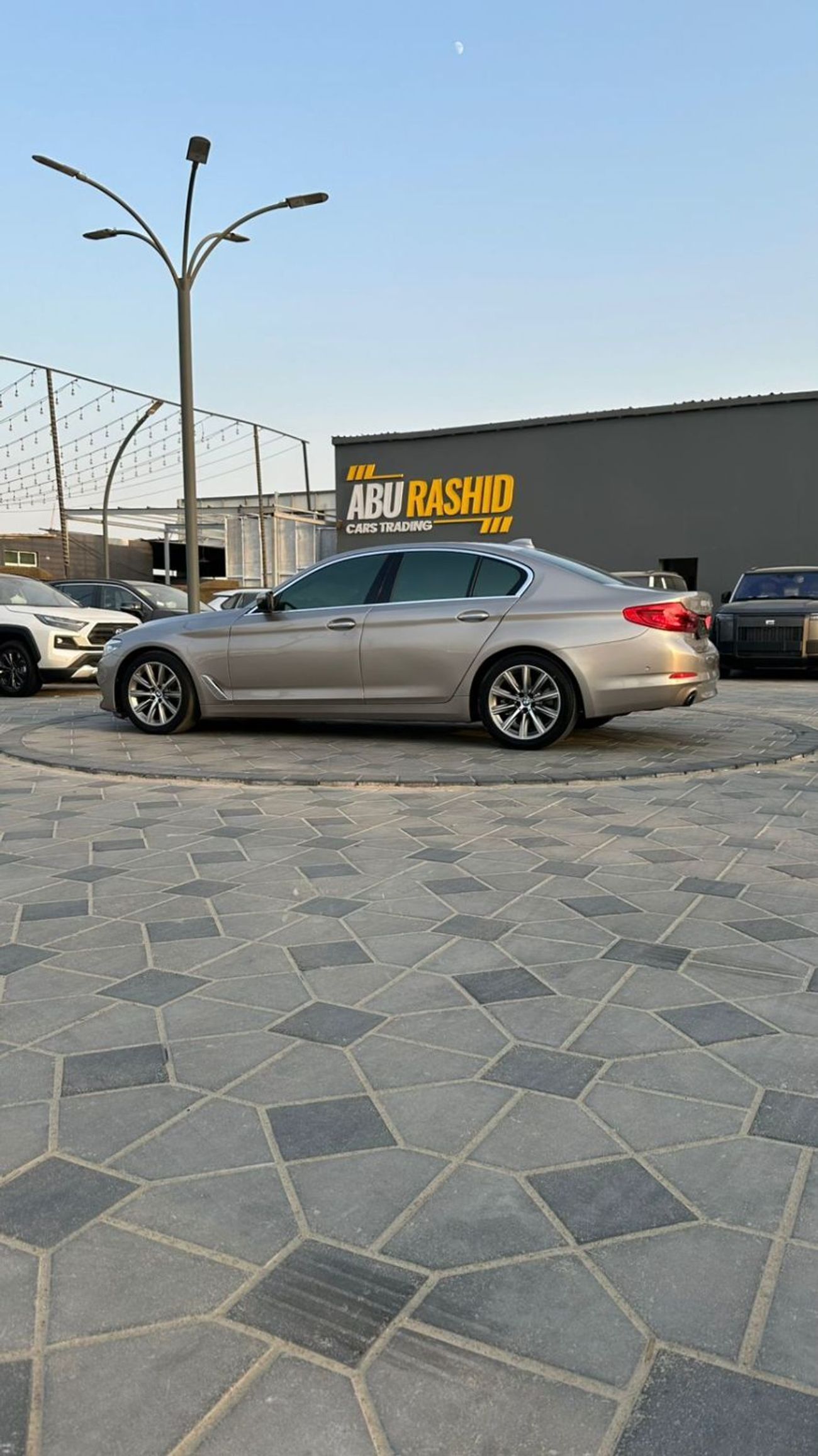بي أم دبليو 520i Std 2.0L