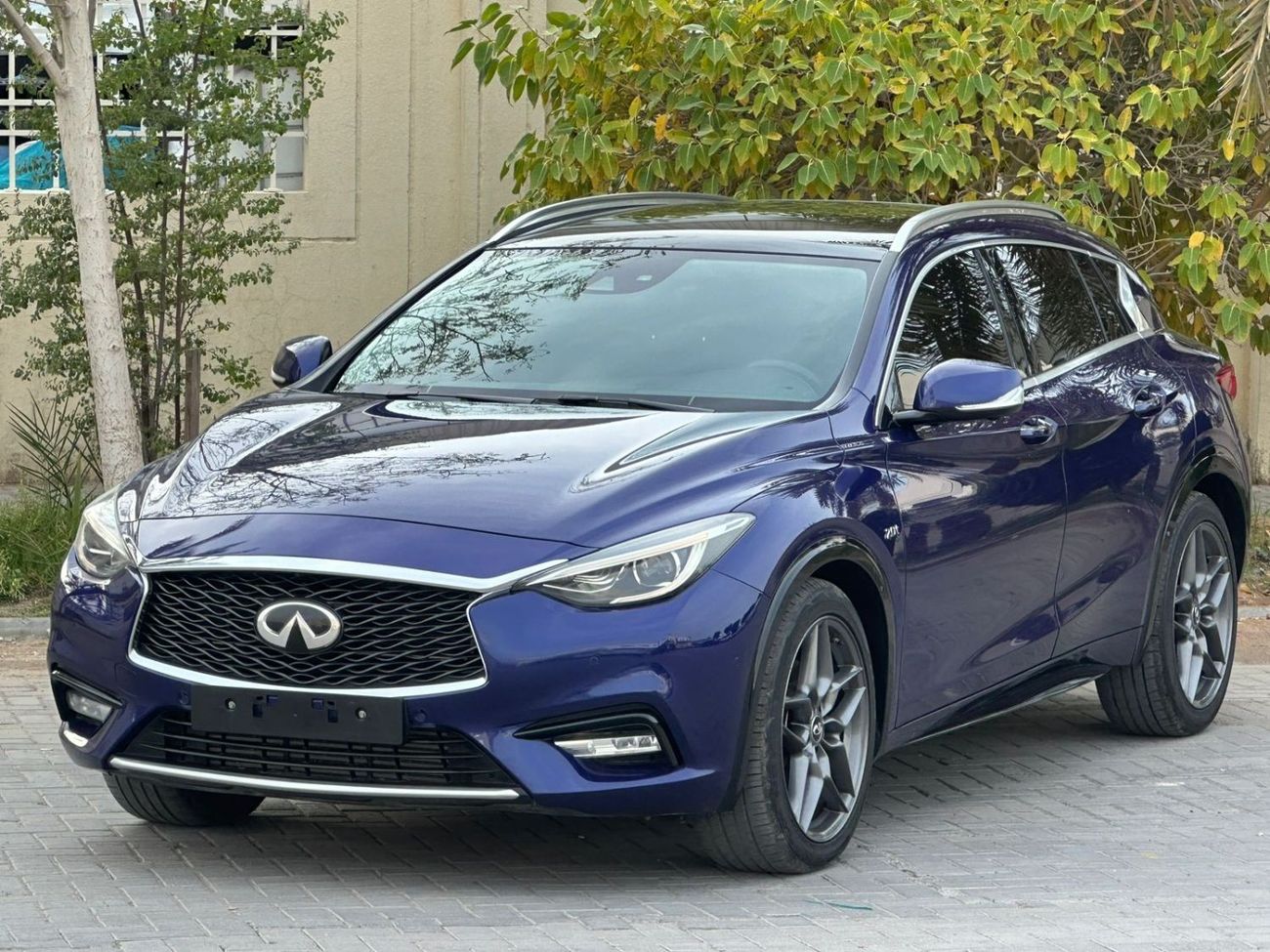 Infiniti Q30 Sport