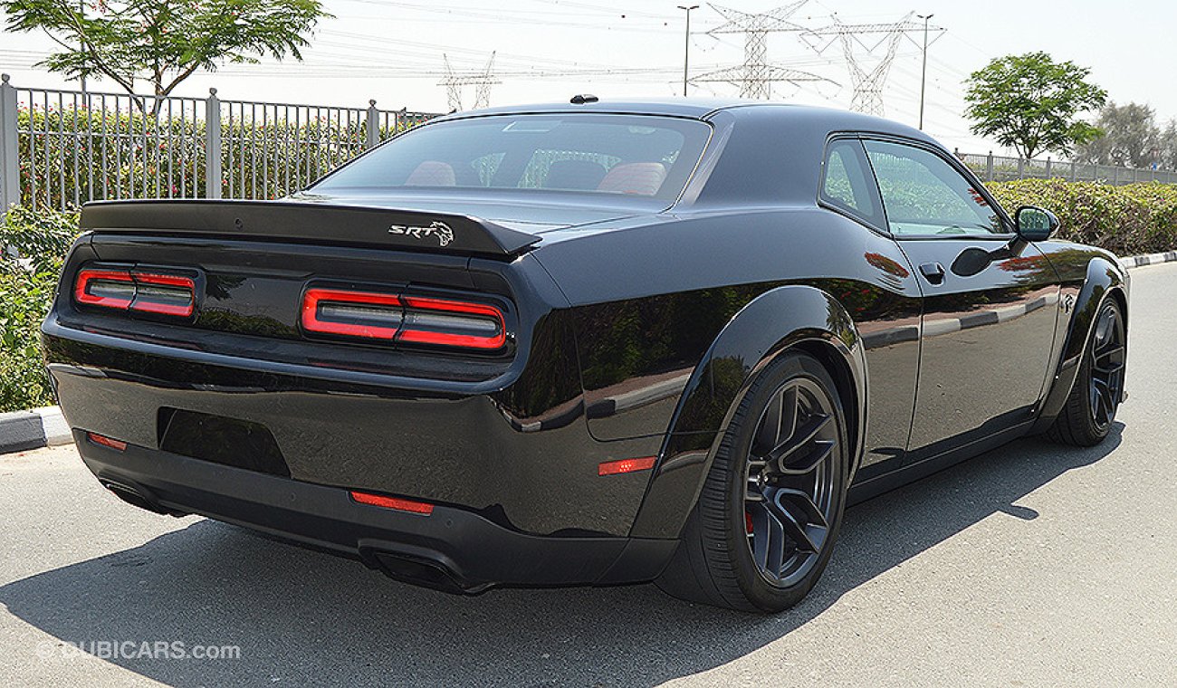 دودج تشالينجر Hellcat WIDEBODY, 6.2L V8, 707hp, GCC with Warranty until 2021 # NEW TIRES (RAMADAN OFFER)