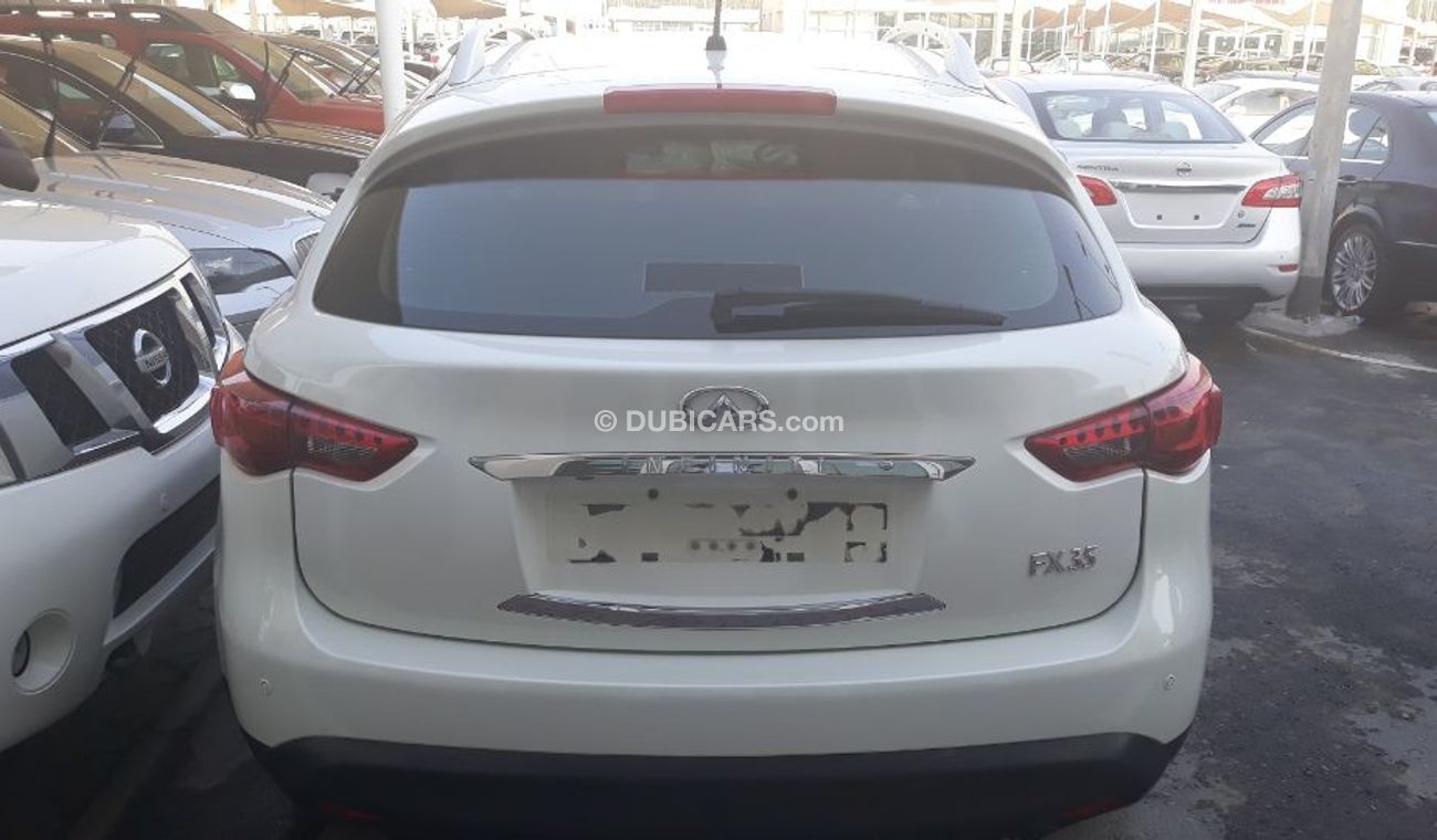 Infiniti FX35 2009 Gulf Specs Full options