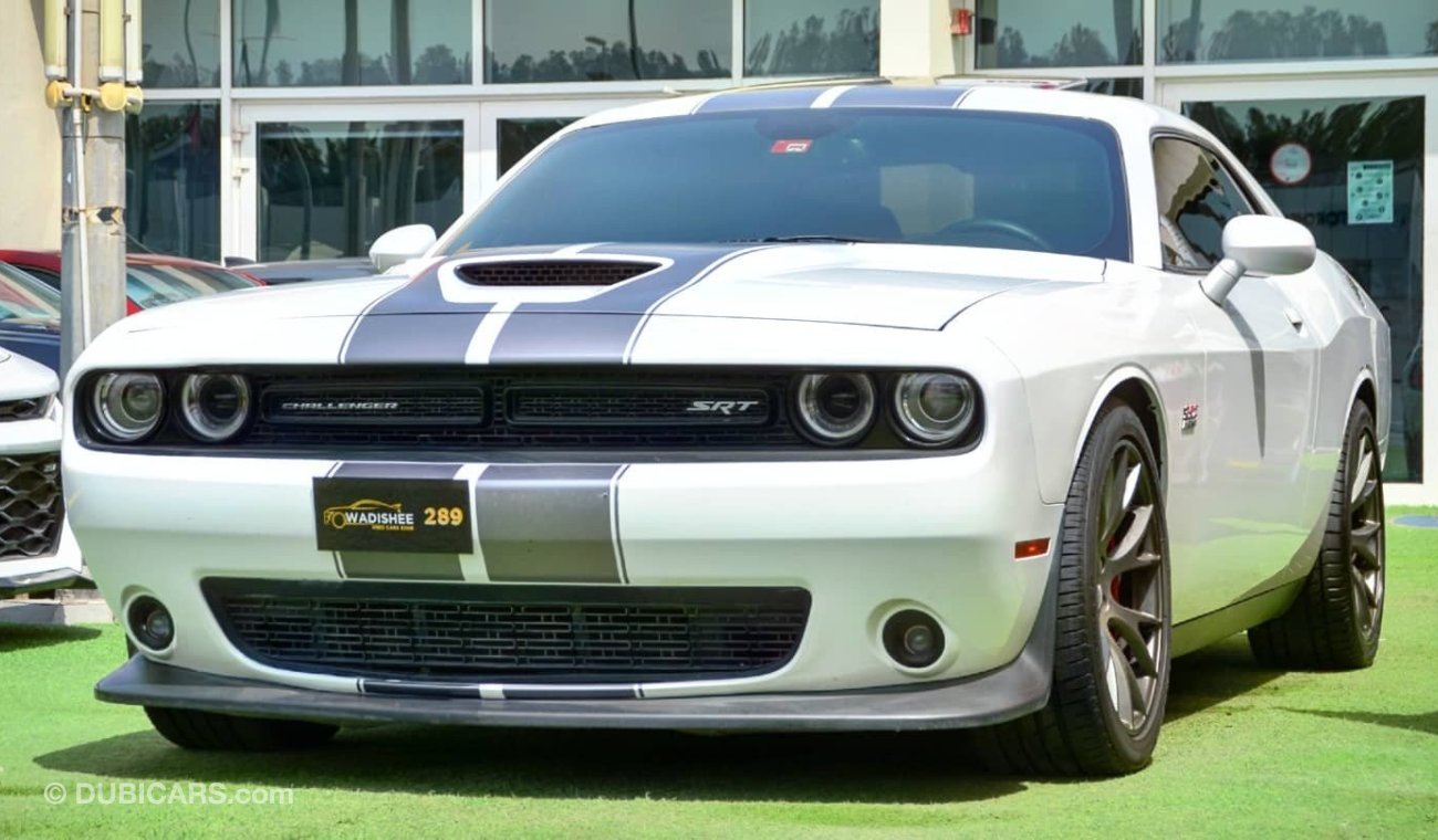 دودج تشالينجر SOLD!!!!Challenger SRT V8 6.4L 2015/ GCC Spec/ FullOption/ Excellent Condition