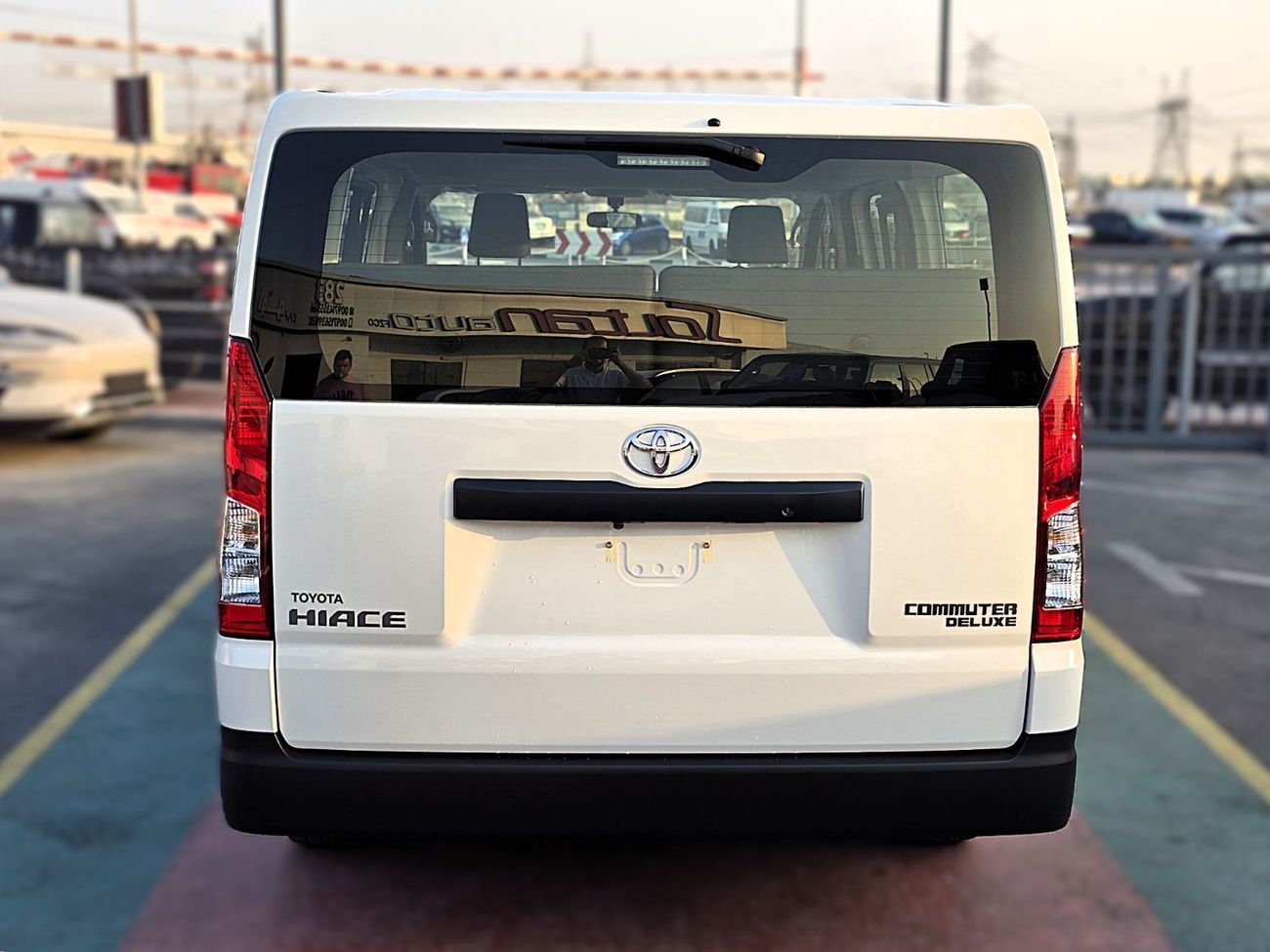 Toyota Hiace Toyota Hiace Std Roof Newshap 2.8l Diesel M/T 15 Seats White Color 2025 Model