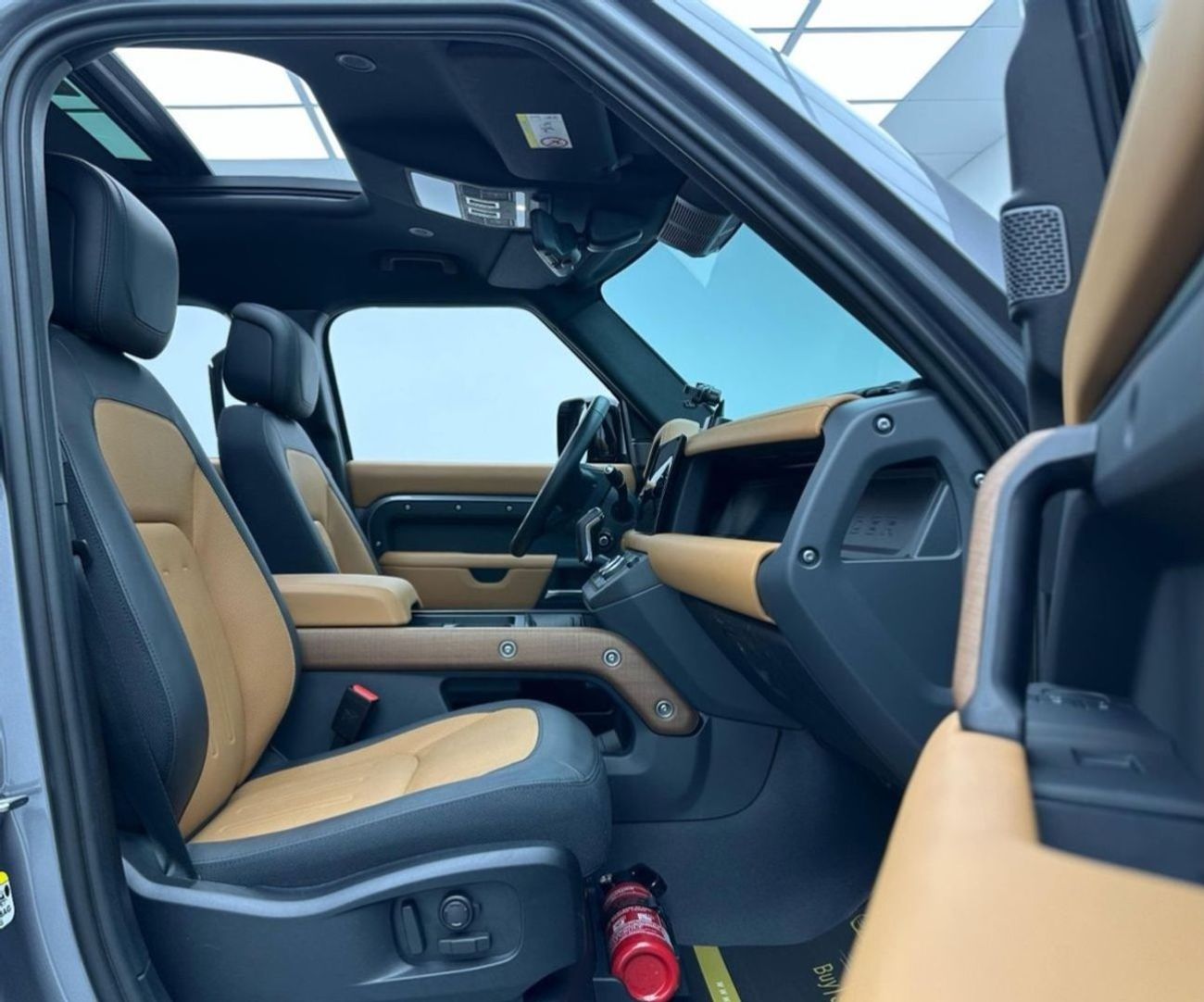 لاند روفر ديفندر P400 110 X-Dynamic 3.0L (5 Seater) 2024 Land Rover Defender P400 110 X-Dynamic, 5 Years Land Rover W