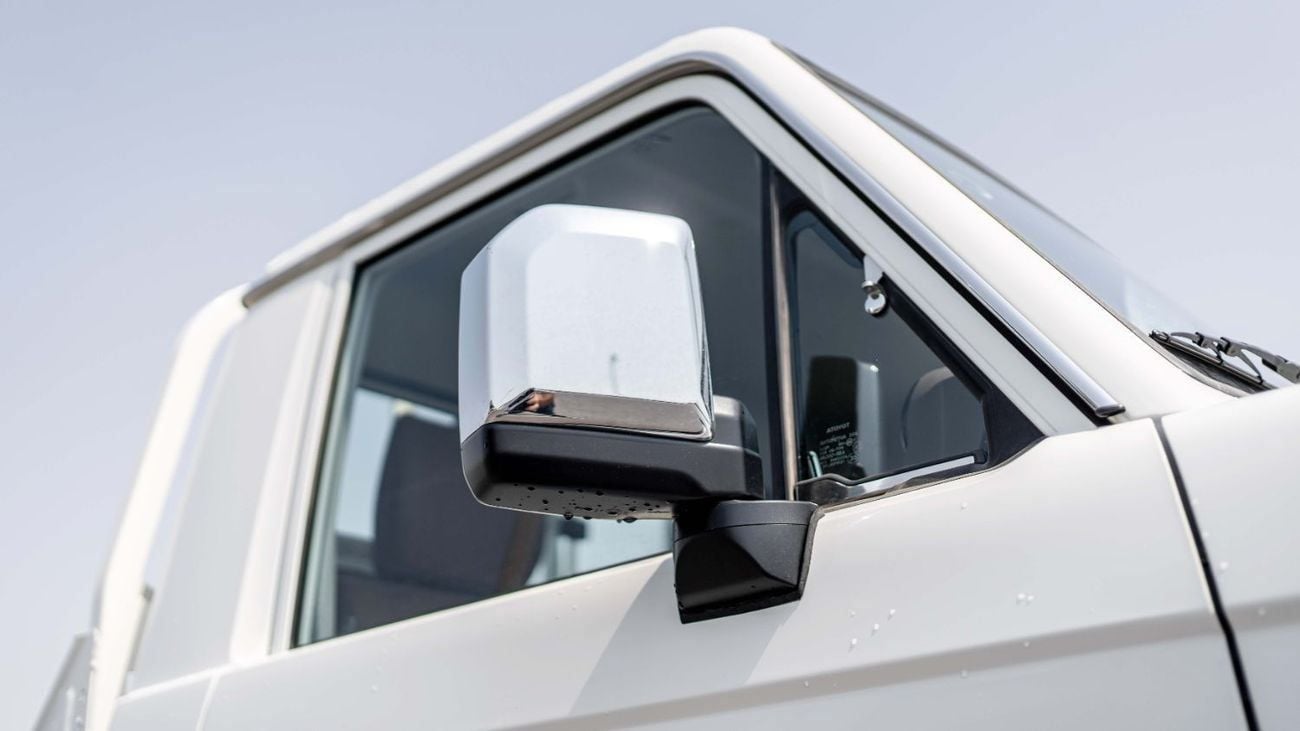 تويوتا لاند كروزر بيك آب 2025 Toyota Land Cruiser LC 79 4.0L AT Petrol (White)