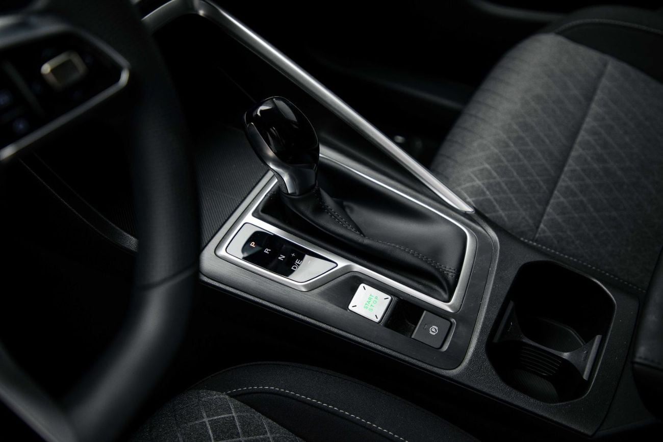 أم جي ZS STD 1.5L - Silver Inside Black | Export Only