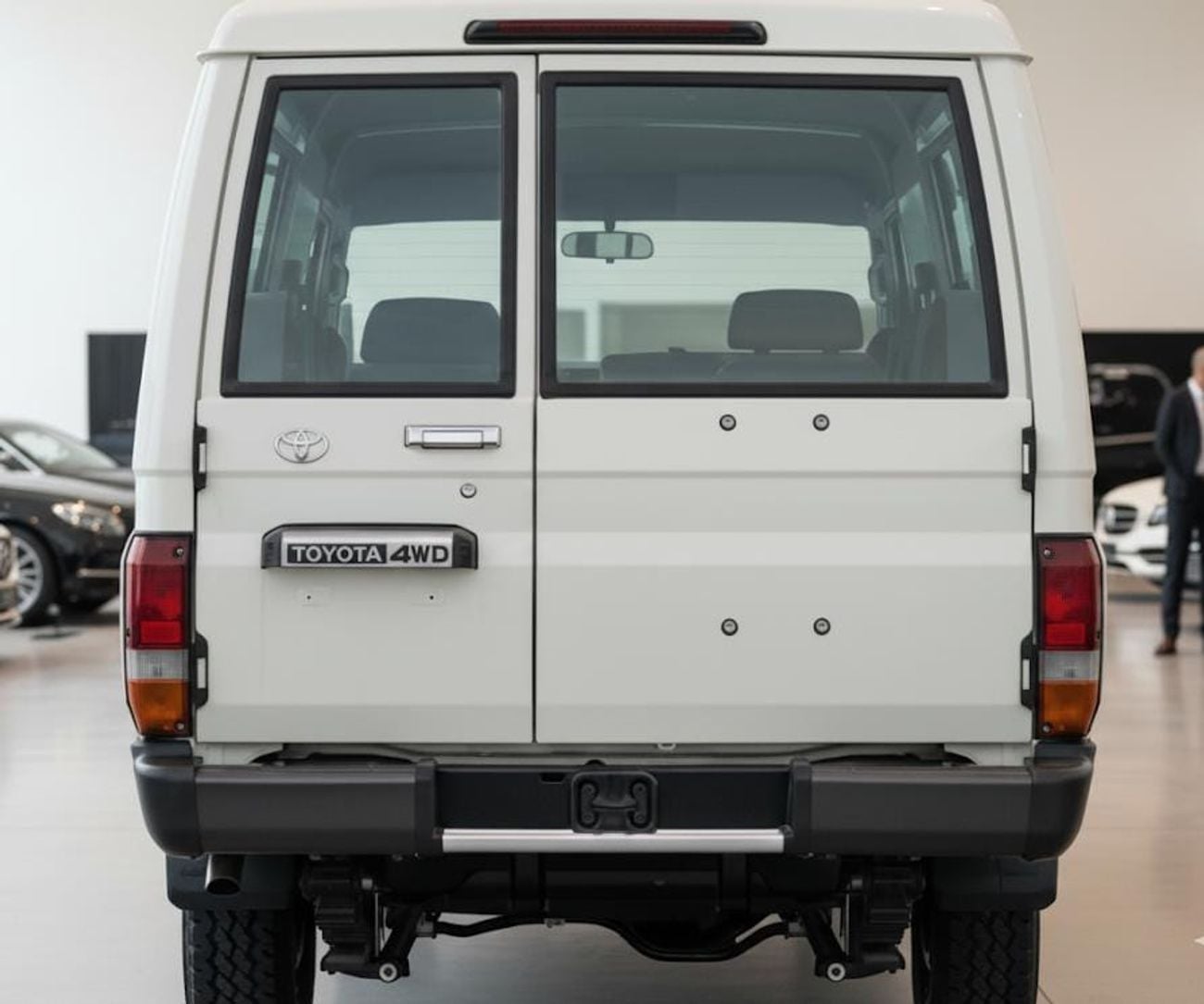تويوتا لاند كروزر 70 LC76 STD Std 4.2L 4WD 3 DOORS
