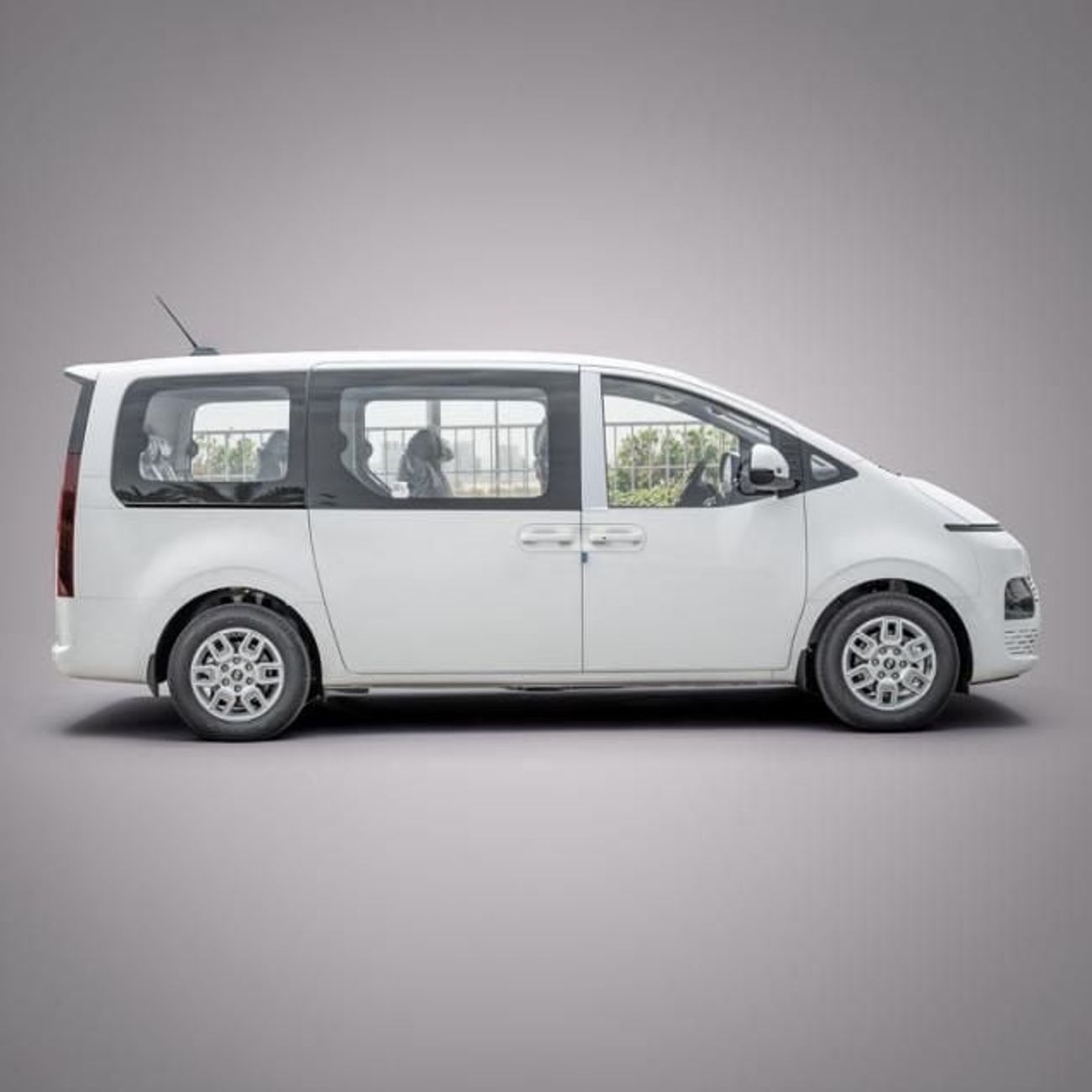 Hyundai Staria Hyundai Staria 11-seater is a spacious, 3.5L petrol automatic