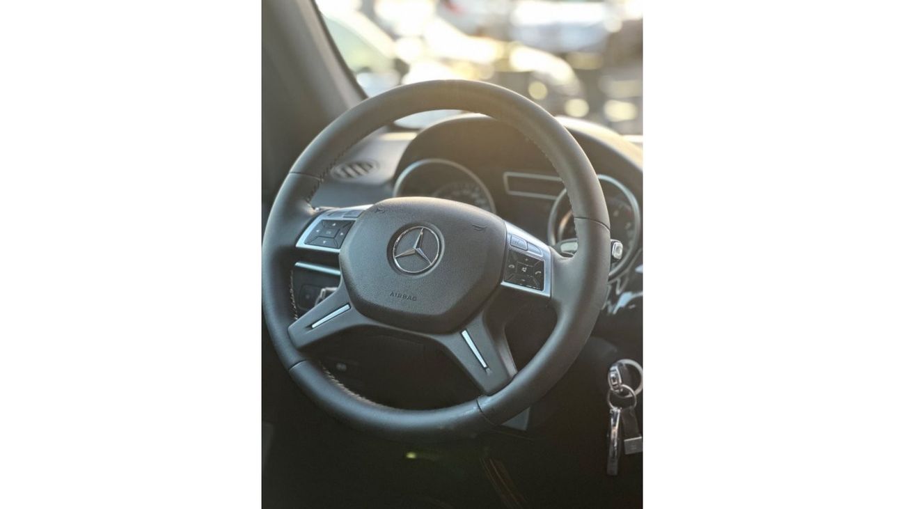 Mercedes-Benz ML 350 AMG MODEL 2013 GCC CAR PERFECT CONDITION INSIDE AND OUTSIDE FULL OPTION PANORAMIC ROOF