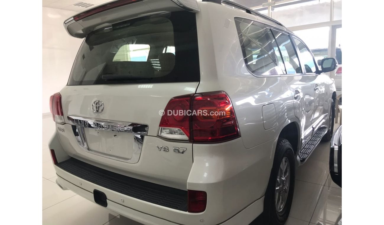 تويوتا لاند كروزر 2013 VXR 5.7 فول اوبشن