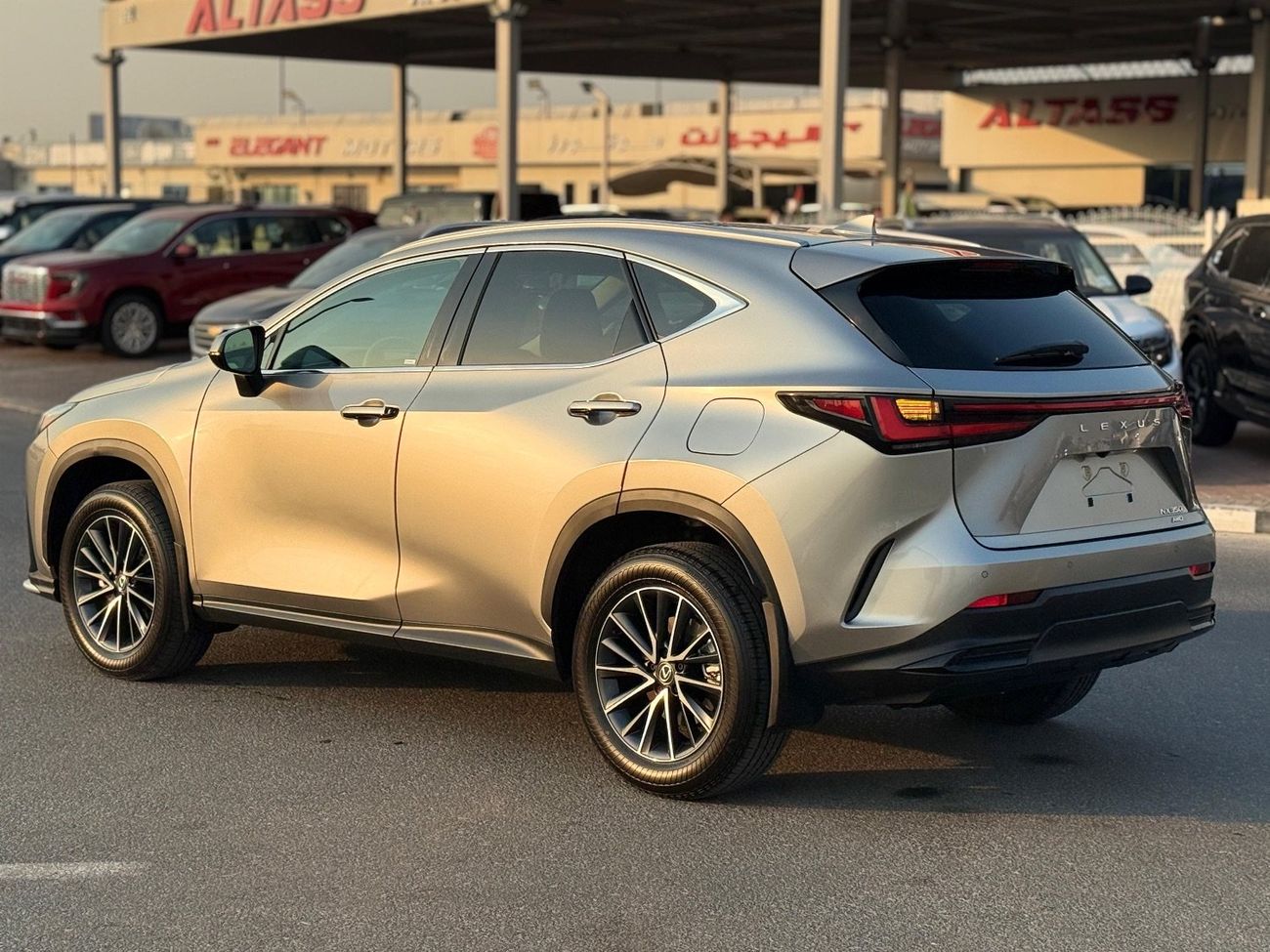 لكزس NX350 Premier 2.4L