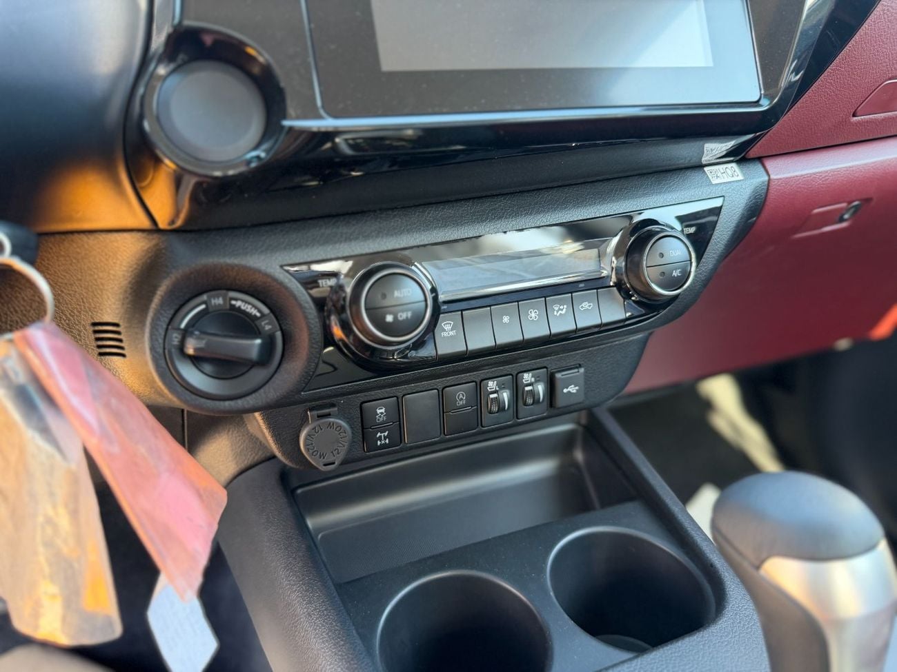 Toyota Hilux SR5 S-GLX D-4D Automatic . Diesel 2.8L 4Cyl