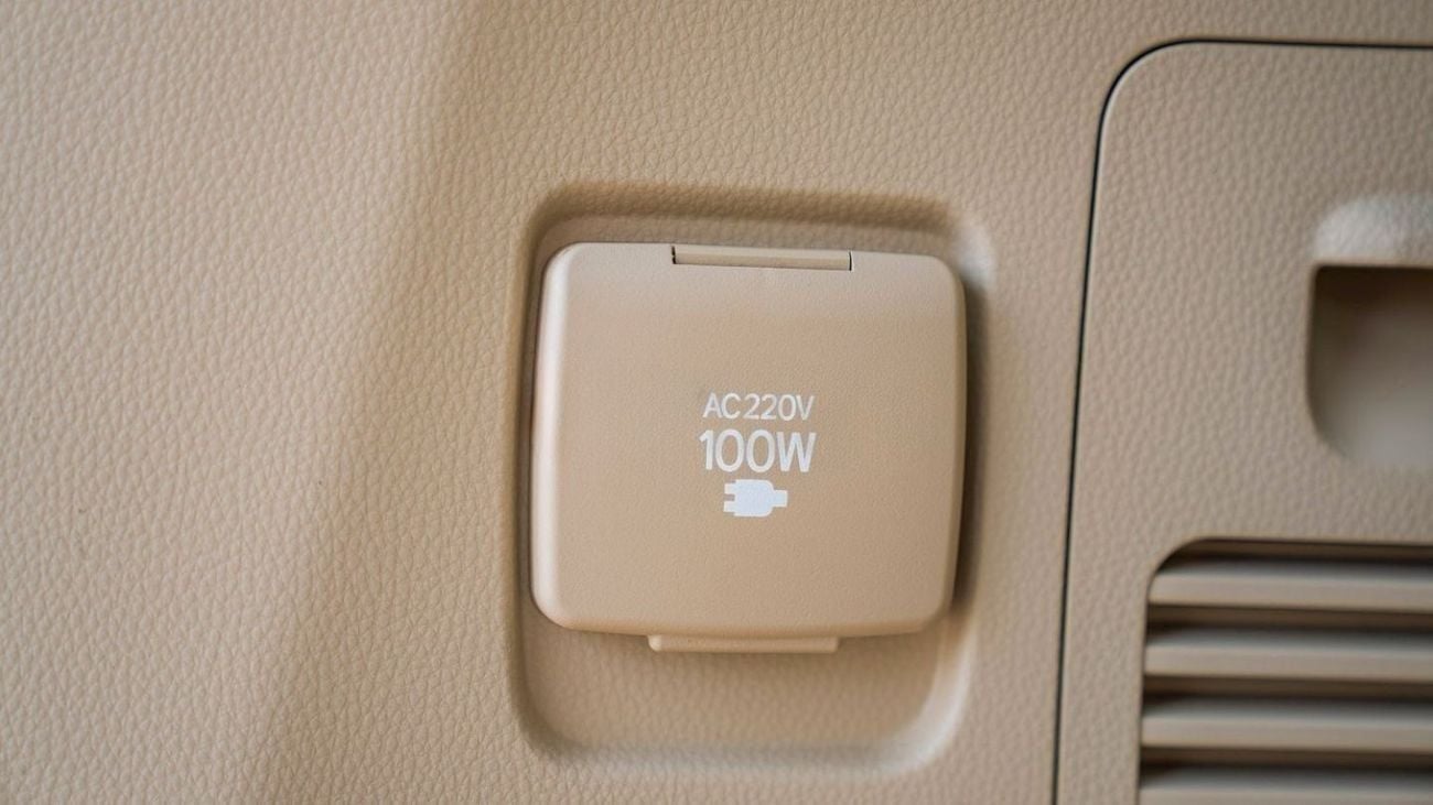 Toyota Land Cruiser LC300 VXR 3.3D AT MY2025 – WHITE