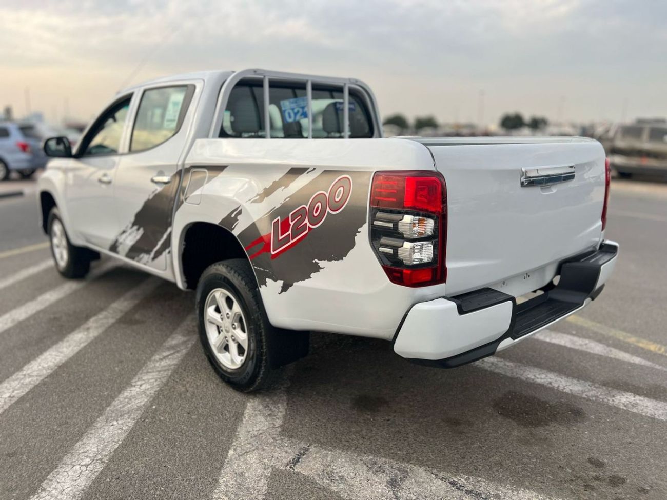 Mitsubishi L200 2019 Mitsubishi L 200 2.4L GL   Pick-Up Petrol 4X4 Manual - Power Window - Double Cabin - GCC spec