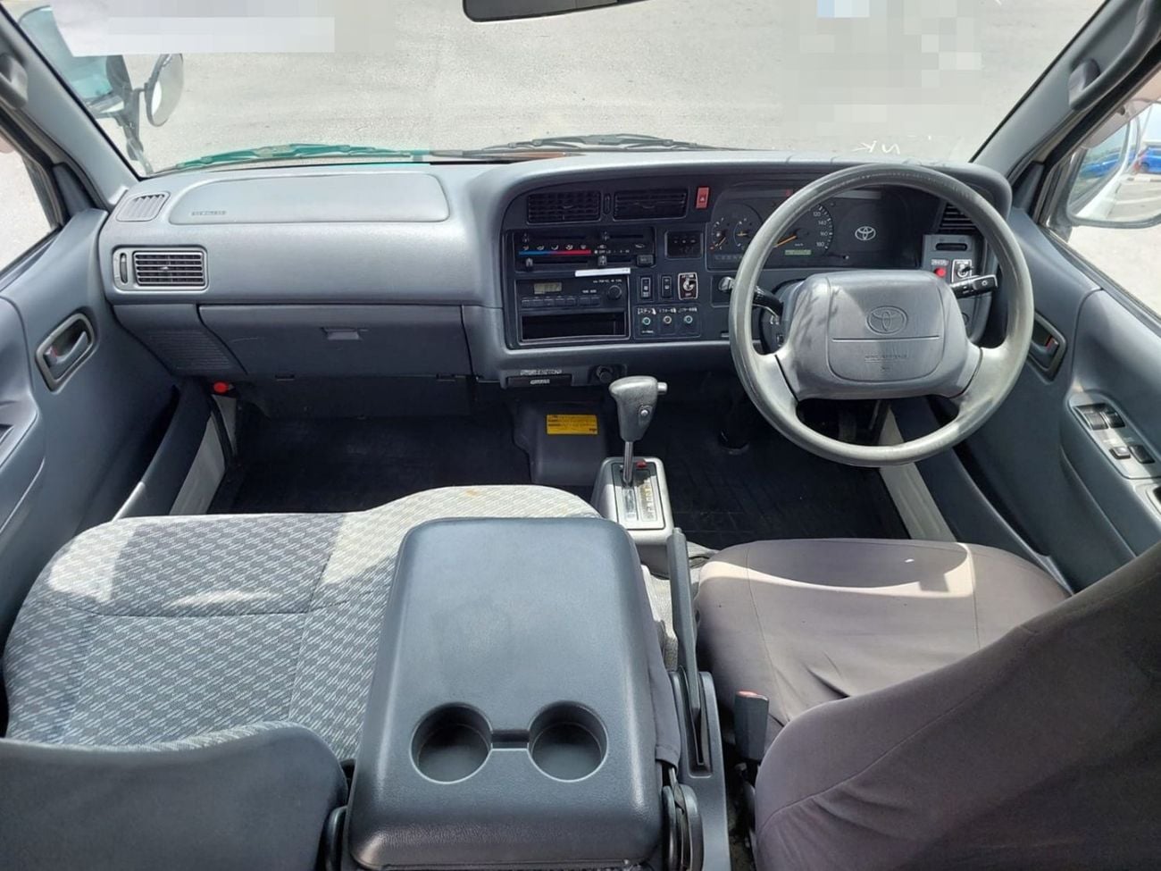 Toyota Hiace TOYOTA HIACE COMMUTER VAN RHD 2001 MODEL 3.0 L DIESEL AUTOMATIC(PM02185)