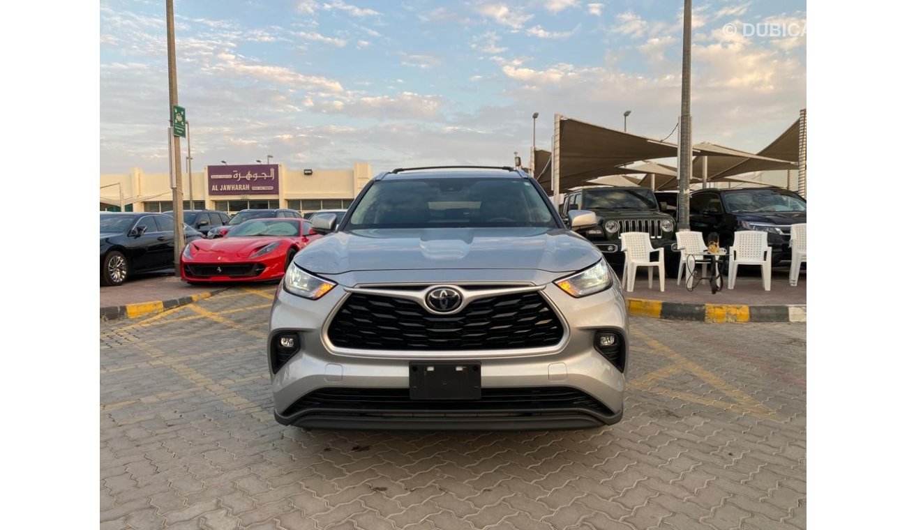 Used Toyota Highlander 2020 for sale in Sharjah - 563947