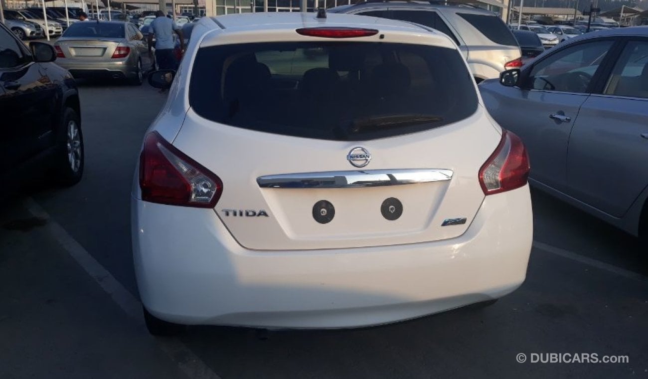 Nissan Tiida 2015 Gulf Specs car excellent condition