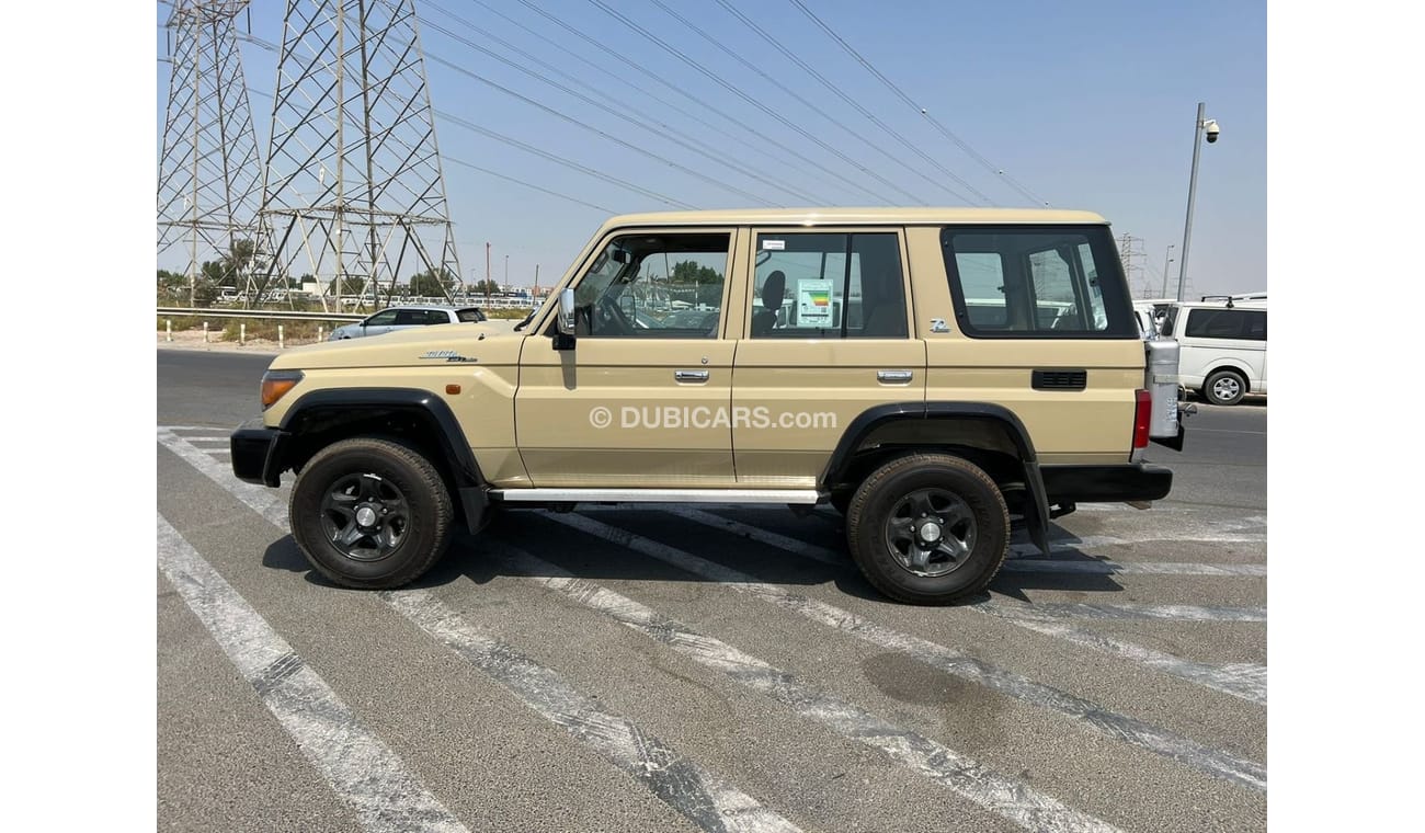 تويوتا لاند كروزر 70 2022 TOYOTA LANDCRUISER / 70 SERIES / 4.0L / 4WD/ 5 DOOR / FULL OPTION / GCC