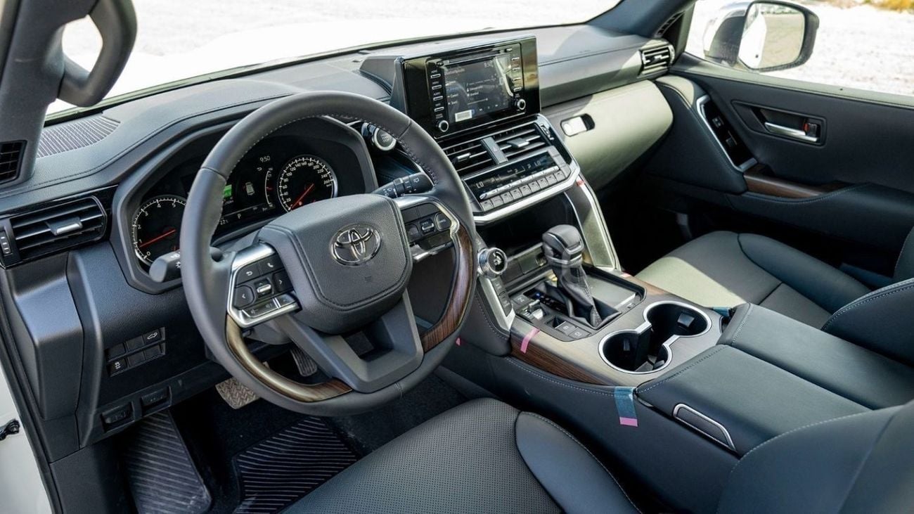 Toyota Land Cruiser LC300 VX 4.0P AT MY2024 – WHITE