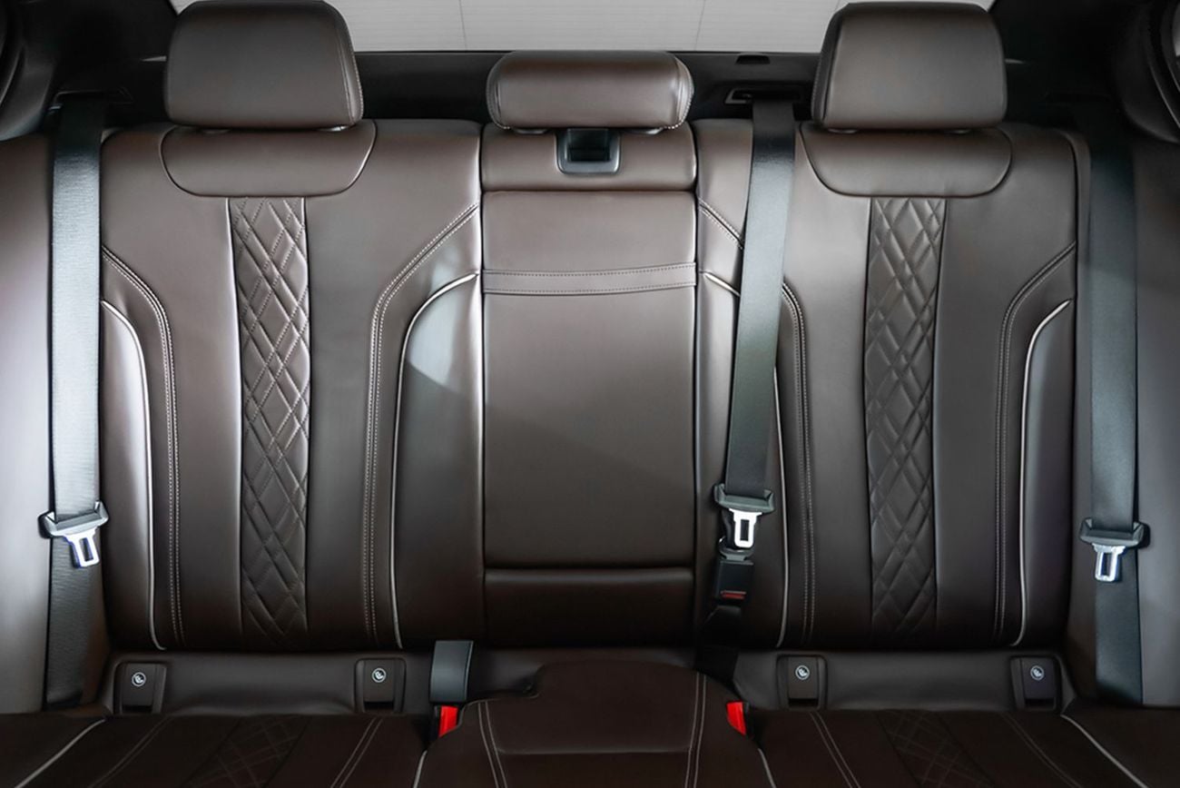 بي أم دبليو M550i