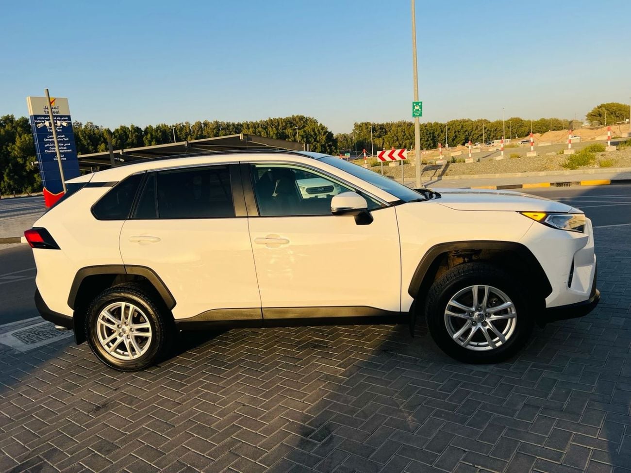 Toyota RAV4 XLE  2.5