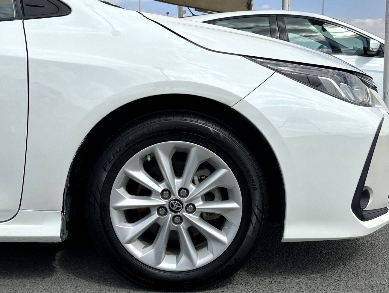 تويوتا كورولا XLI خالية من الحوادث - خليجي - بحالة ممتازة *- مكينة 2000 سي سي -