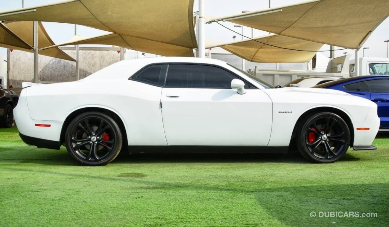 دودج تشالينجر Clean Title, Challenger R/T Hemi V8 5.7L 2020/Original Air Bags/Leather interior/Low Miles/Excellent