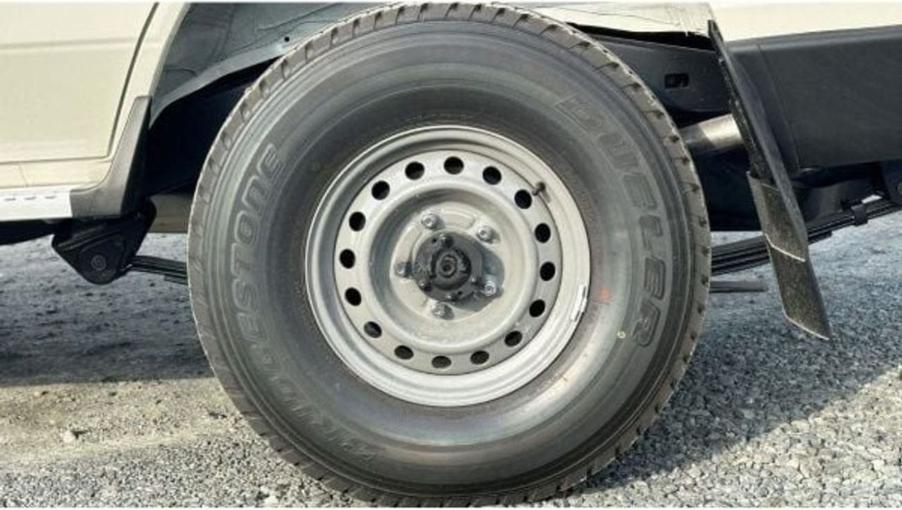 تويوتا لاند كروزر 70 2024 Toyota Land Cruiser LC76 5-Door Hardtop 4.2L 6-Cyl Diesel M/T Export Only