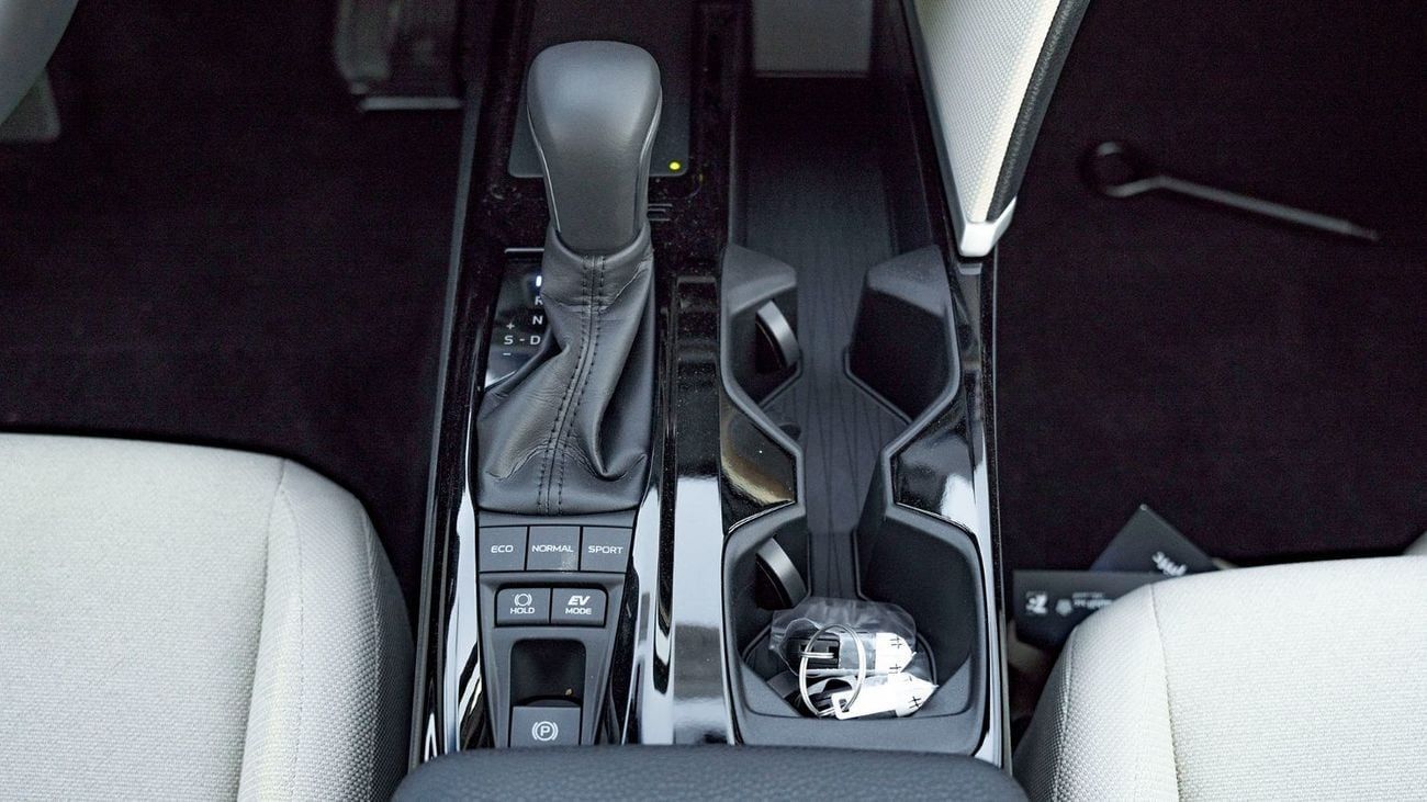 تويوتا كامري 2025 Toyota Camry 2.5L Hybrid with Panoramic Sunroof (Black)