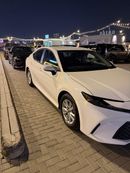 Toyota Camry XLE 2.5L Hybrid