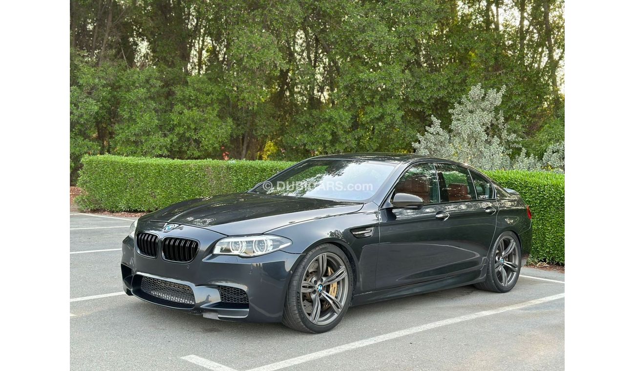 BMW M5 Std M5 F10 2012 // GCC // IN PERFECT CONDITION // FULL OPTIONS