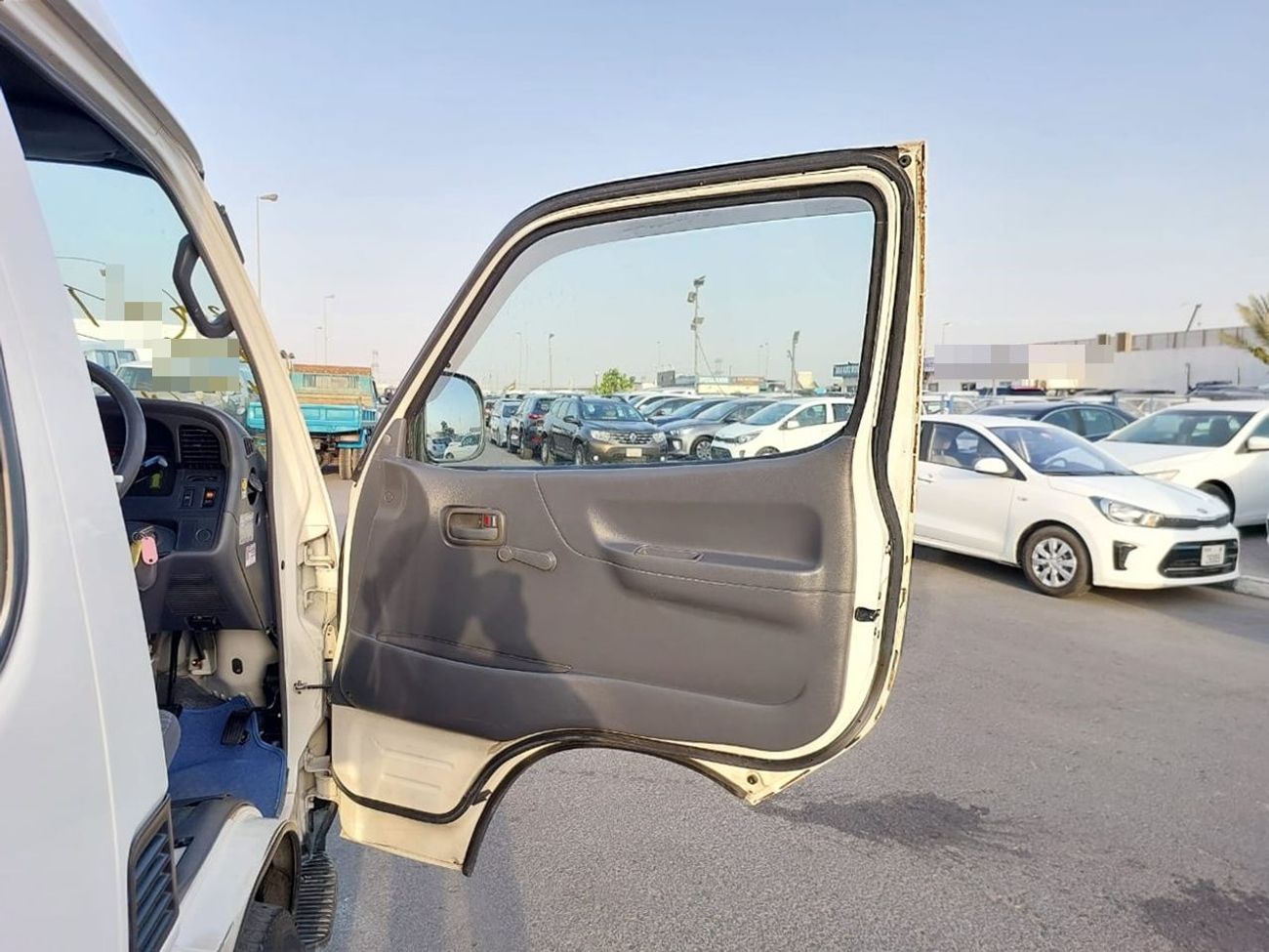 Toyota Hiace TOYOTA HIACE COMMUTER VAN RHD 2001 MODEL 3.0 L DIESEL AUTOMATIC(PM01315)