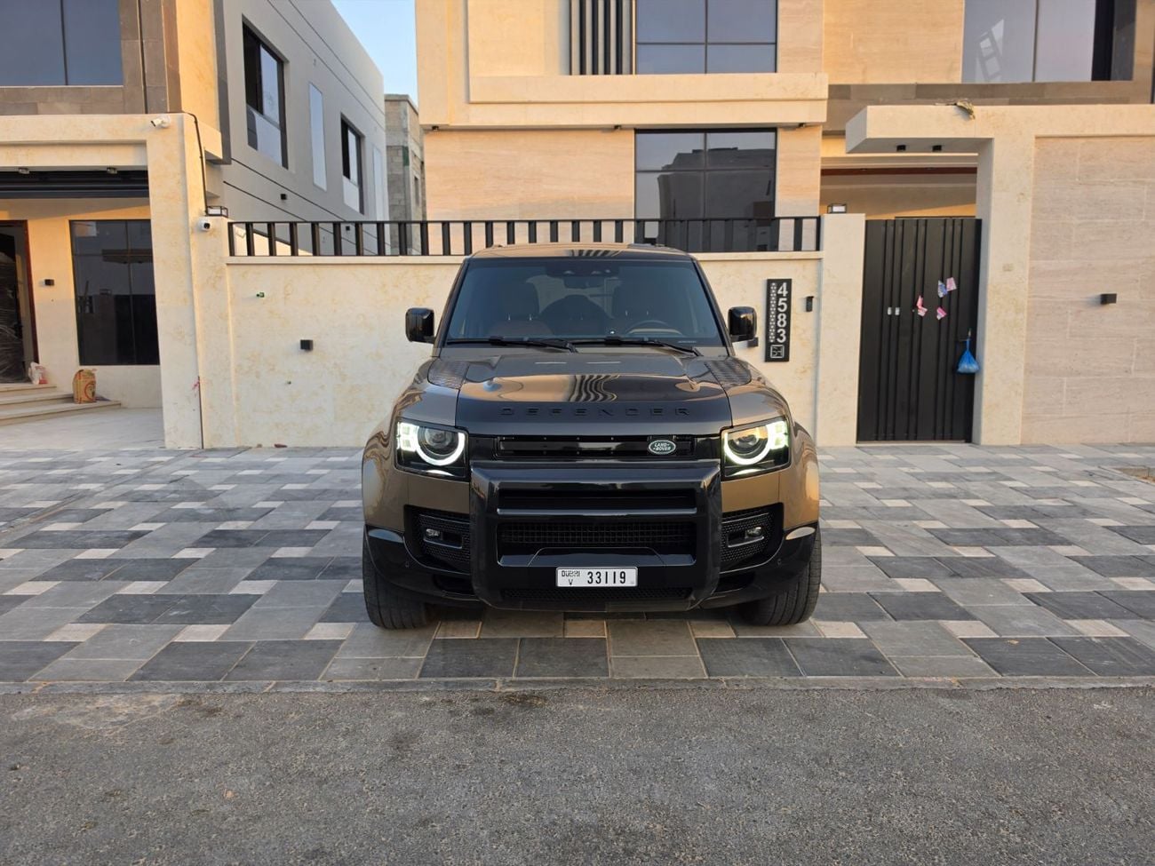 لاند روفر ديفندر 110 HSE P400