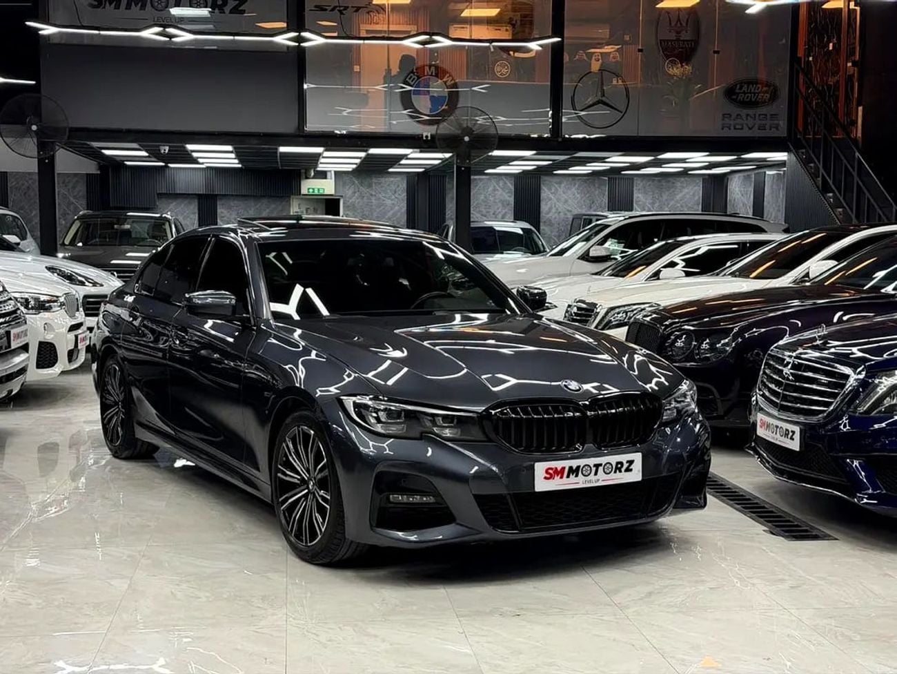 BMW 330i Exclusive 2.0L (255 HP)