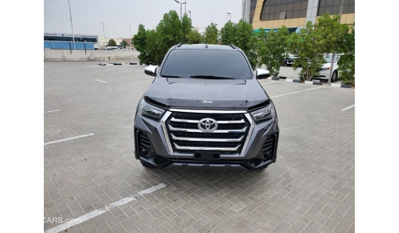 تويوتا هيلوكس Toyota hilux petrol engine model 2016 v4 car very clean and good condition