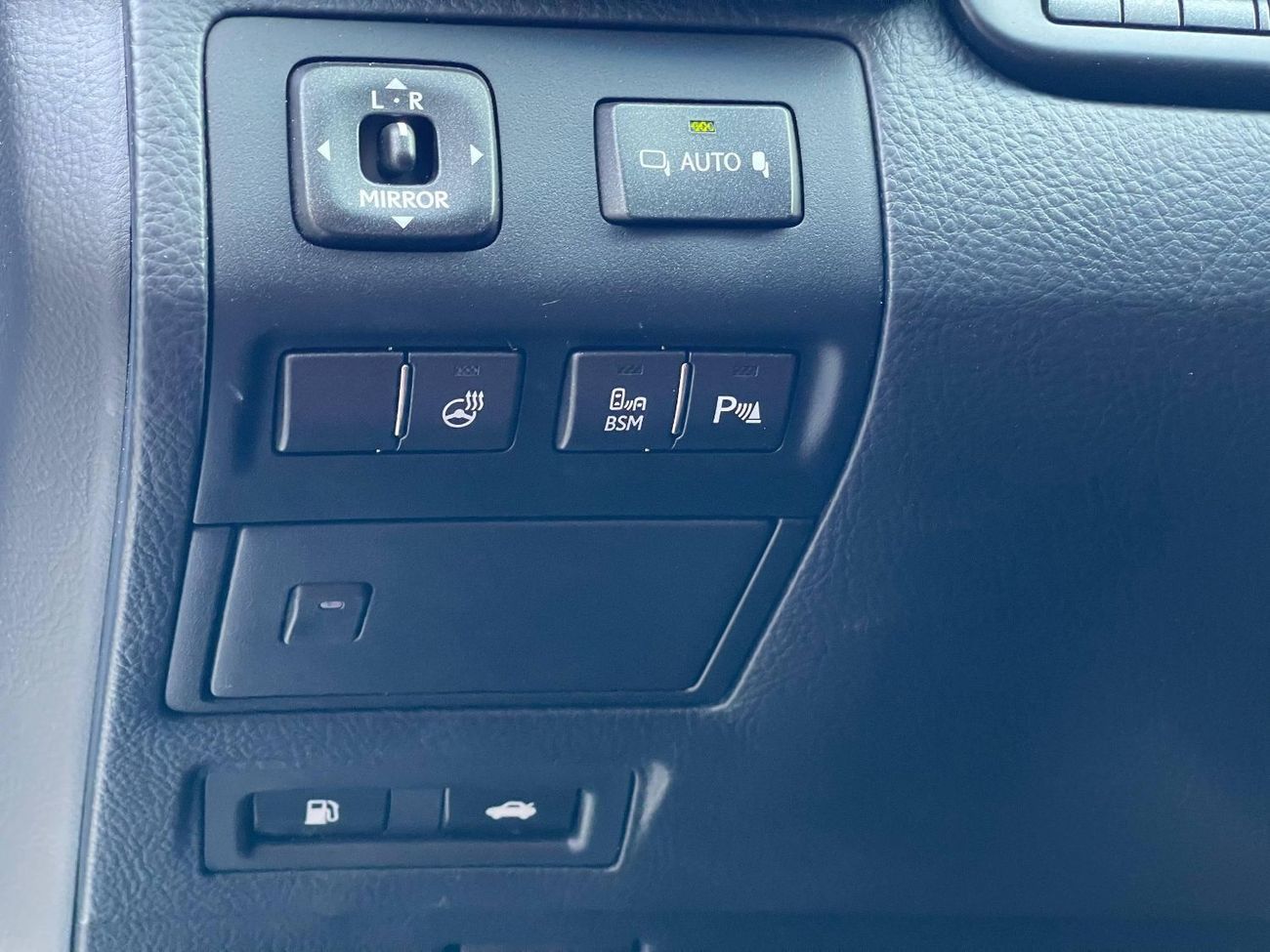 لكزس LS 460 محرك V8 سعة 4.6 لتر / F-SPORT / ممشى قليل / جنوط مقاس 19 بوصة / نقطة عمياء / مقاعد كبيرة / بحالة ممت