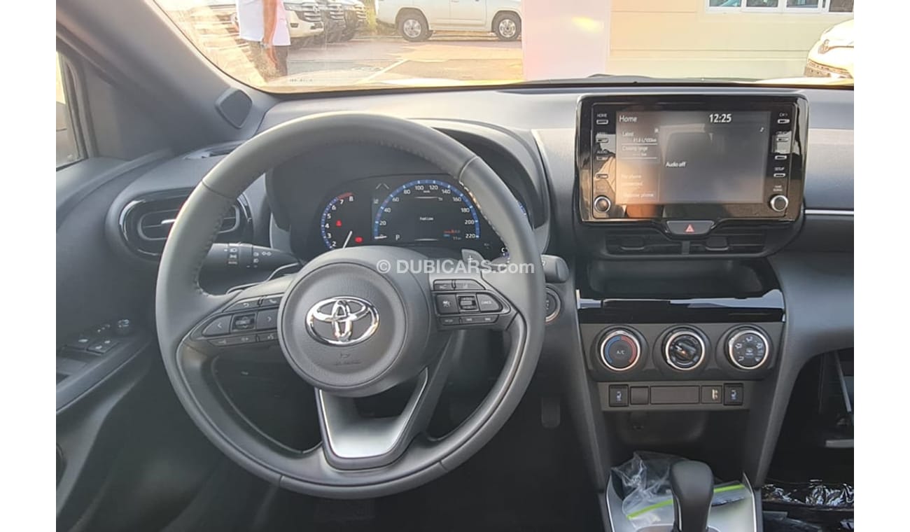 Toyota Yaris Cross Crossover 1.5L Pet - A/T - 22YM - TOP OPTION - GLD_BLK (UAE OFFER)