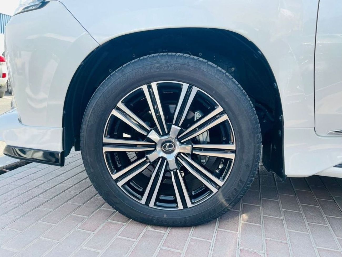 Lexus LX 570 LEXUS LX570 4 YEARS WARRANTY FROM ALFUTTAIM
