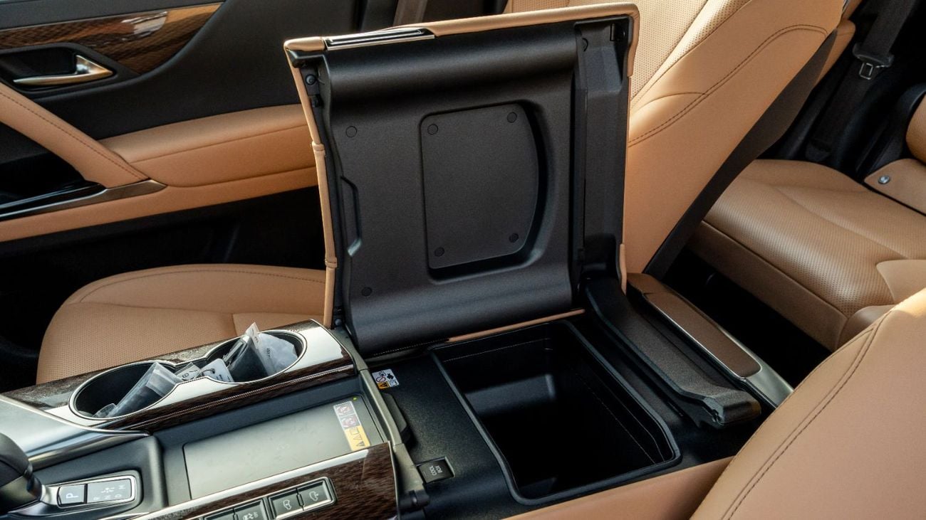 لكزس LX 700h 2026 Lexus LX700h Signature 3.5L AT Hybrid With Auto Parking (White-Tan)