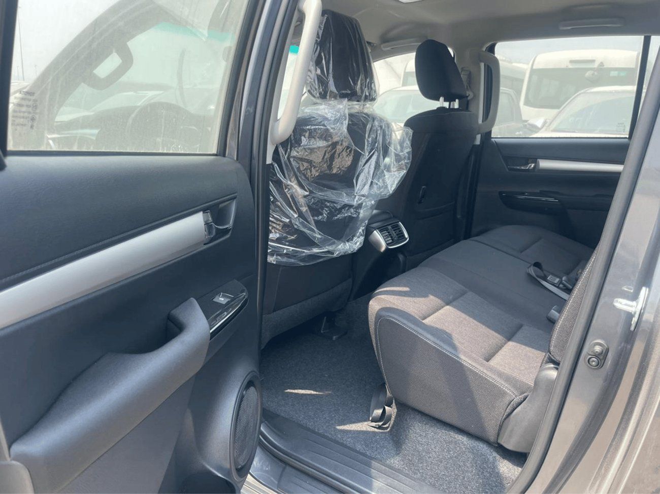 تويوتا هيلوكس GLX 2.4L ECTJRD002 - 2026 Toyota Hilux Double Cab Pick Up Full Options - 2.4L Diesel Auto - Push Start -