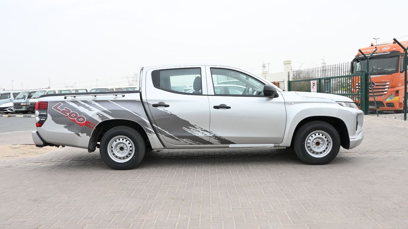 Mitsubishi L200 MITSUBISHI L-200 2.5L DIESEL DCAB 2WD GL 5/MT WHITE (with Touch Screen, Rear View Camera & Bedliner)