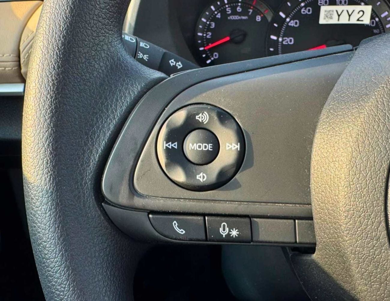 تويوتا يارس E || STANDRAD OPTION || 1.5L PETROL V4 / DVD / REAR PARKING SENSOR (CODE # YREO)